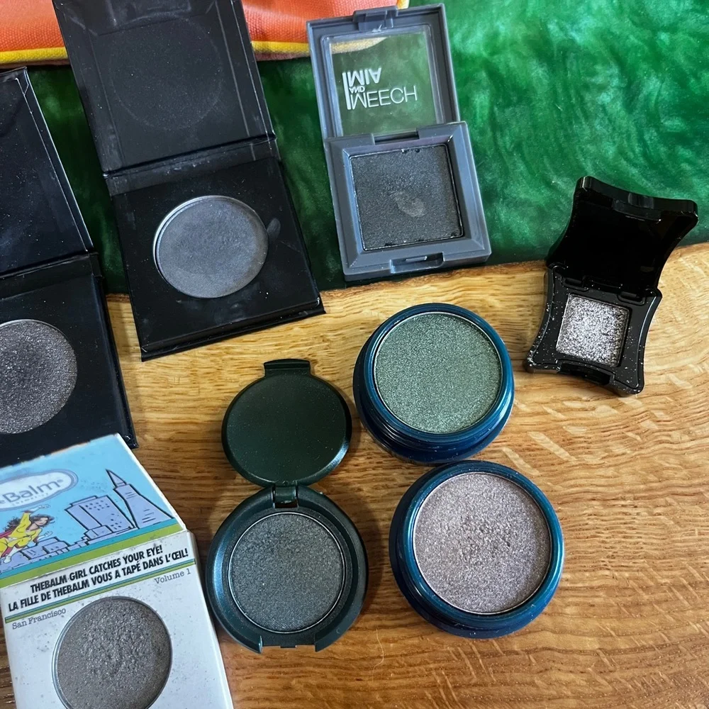 Younique dark eyeshadow makeup bundle 10 items